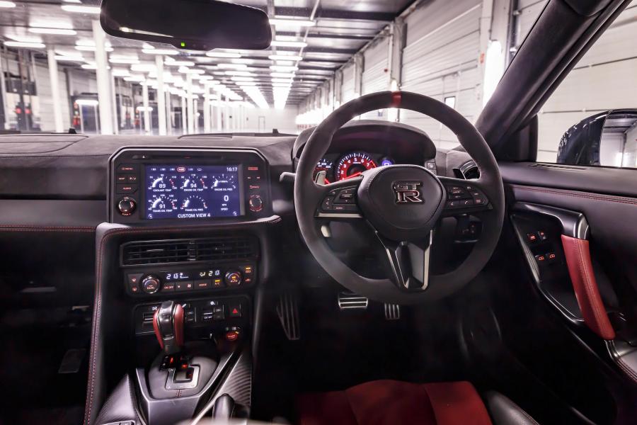 Торпедо Nissan GT-R Nismo 2017 года  (UK) (фото 4 из 21)